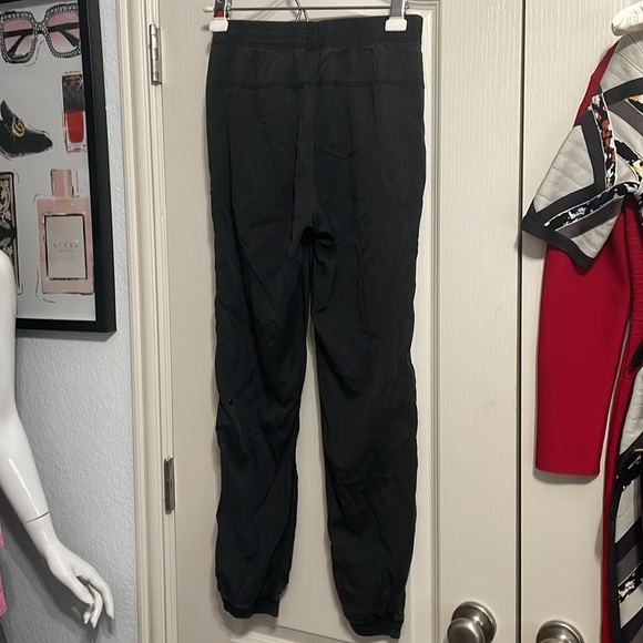 💖 Lululemon Black Mat to Street Pant - Picture 4 of 7